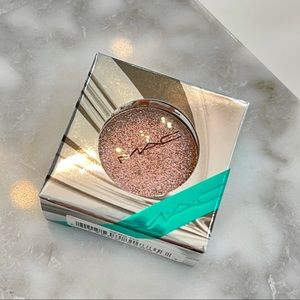 New, MAC Eyeshadow Major Win